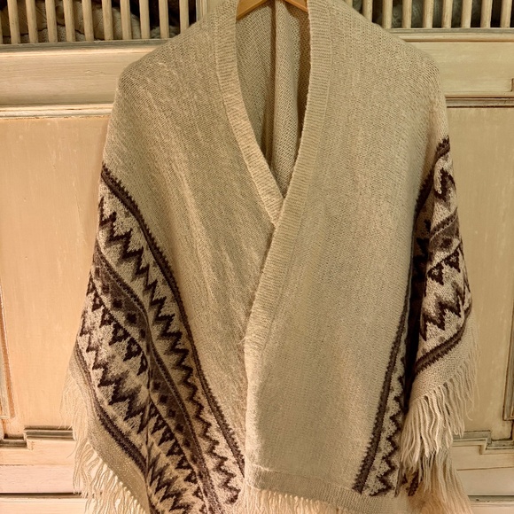 Vintage Alpaca Hand-Knit Poncho/Wrap - Picture 1 of 6